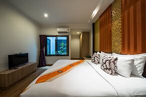 Kamala Beachfront Apartment