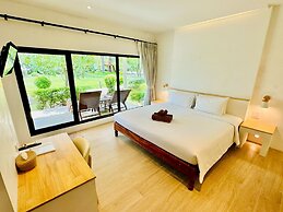 Twin Bay Resort