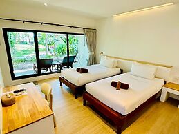 Twin Bay Resort