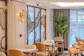 Grand Hilarium Hotel