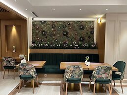 Grand Hilarium Hotel