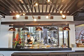 Sareeraya Villas & Suites