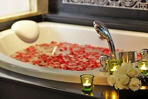 Sareeraya Villas & Suites