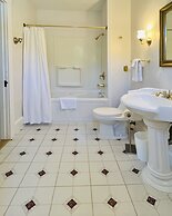 Gateways Inn & Restaurant