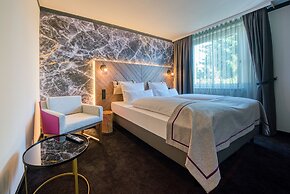 FourSide Hotel Salzburg, Trademark Collection by Wyndham