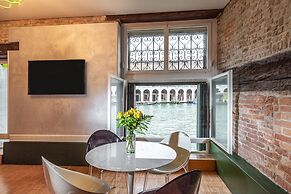 Locanda Leon Bianco on the Grand Canal