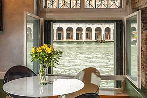 Locanda Leon Bianco on the Grand Canal