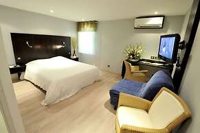 Cottage Hotel
