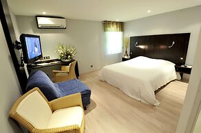 Cottage Hotel