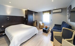 Cottage Hotel
