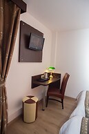 Hotel Milton (ex Gis Hotel)