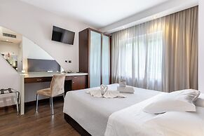 Aston Hotel