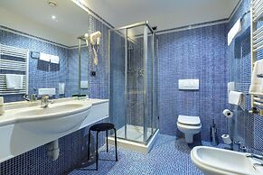 Aston Hotel
