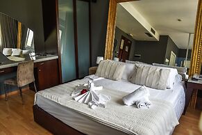 Aston Hotel