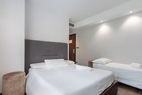 Aston Hotel