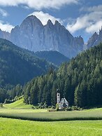 Mirabell Alpine Garden Resort