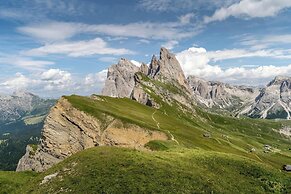 Mirabell Alpine Garden Resort