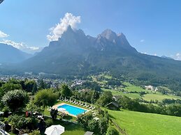 Mirabell Alpine Garden Resort