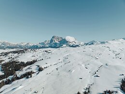 Mirabell Alpine Garden Resort