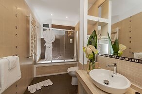 Daphne Luxury Suites