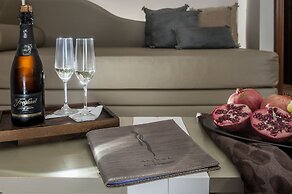 Daphne Luxury Suites