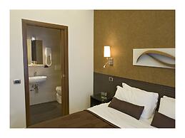 Daphne Luxury Suites