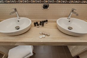 Daphne Luxury Suites