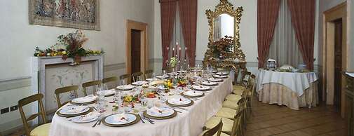 Palazzo Dragoni Residenza d'Epoca