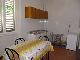 XXVII Aprile Bed & Car