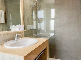 Torreluz Centro Hotel