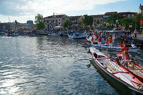 Alla Città di Trieste