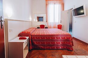 Hotel Savoia E Campana