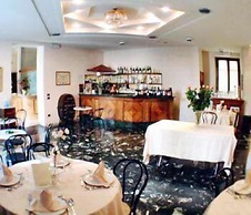 Hotel Savoia E Campana