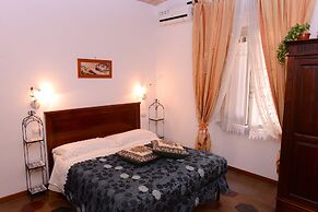 All'Ombra del Cupolone