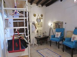 Stratos Art Deco House