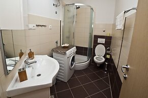 Split Apartments Peric