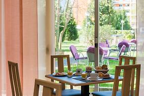 Ambassador Suite Hotel