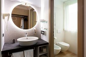 Ambassador Suite Hotel