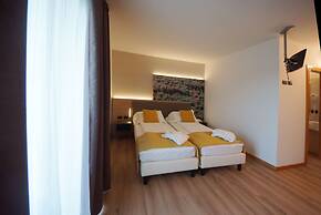 Ambassador Suite Hotel