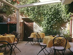 3749 Ponte Chiodo Guest House