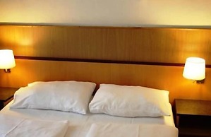 Hotel Cyrus