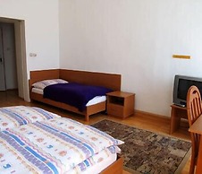 Hotel Cyrus