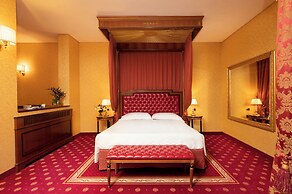 Maxim Hotel