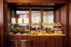 Maxim Hotel