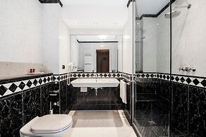 Maxim Hotel