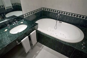 Maxim Hotel