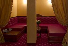 Maxim Hotel