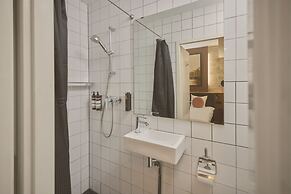 Quentin Canal House Hotel