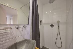 Quentin Canal House Hotel