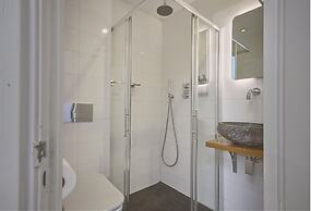 Quentin Canal House Hotel